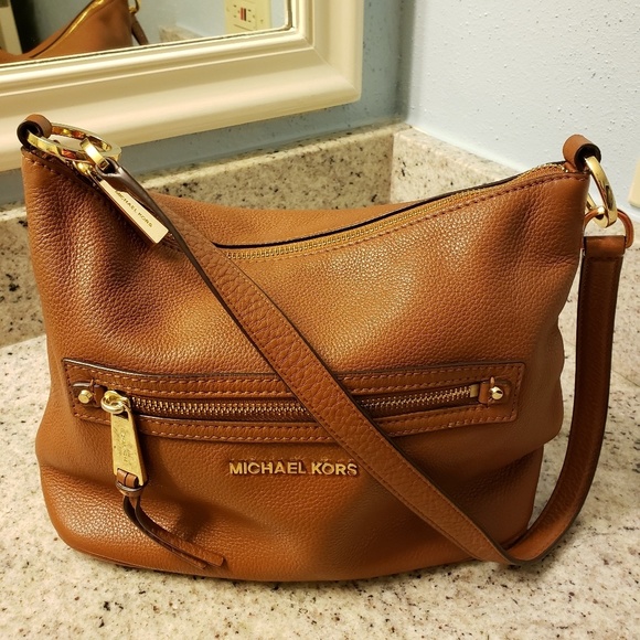 Michael Kors Handbags - Michael Kors brown leather purse